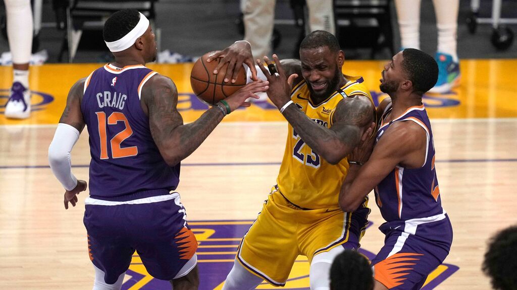 LeBron James abdica ante Devin Booker: Phoenix Suns elimina a los Ángeles Lakers de Playoffs (100-113)