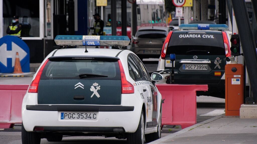 Vehículos de la Guardia Civil en la frontera