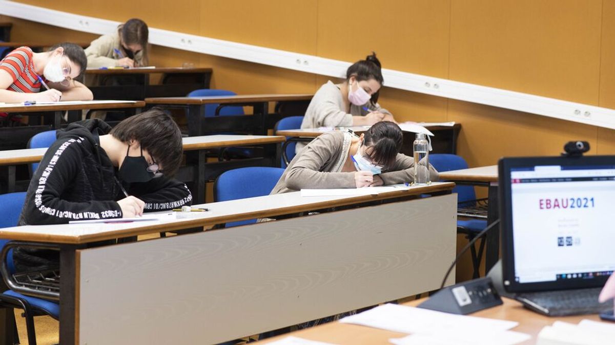 El 84% de los estudiantes de bachillerato quieren una prueba EBAU única para toda España El 84% de los estudiantes de bachillerato quieren una prueba EBAU única para toda España