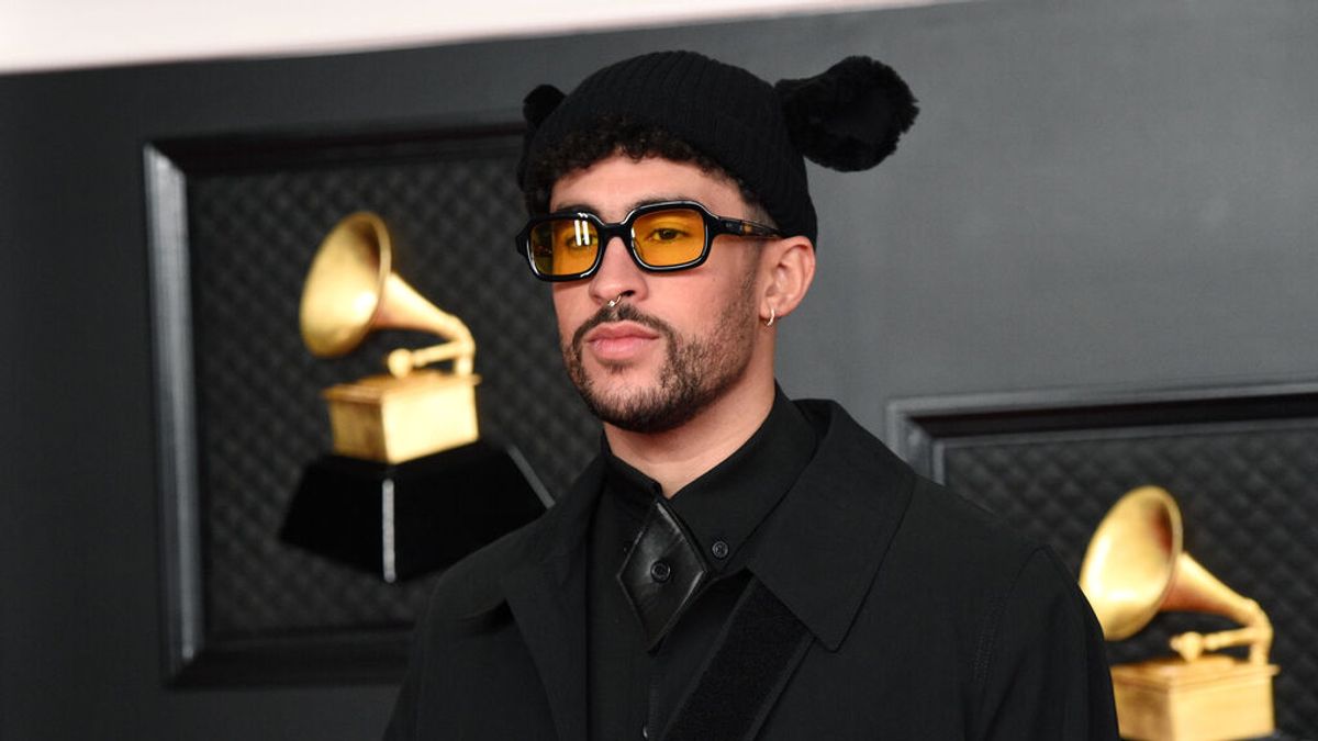 Bad Bunny se atreve con el japonés en su nuevo sencillo, ‘Yonaguni’ Bad Bunny se atreve con el japonés en su nuevo sencillo, ‘Yonaguni’
