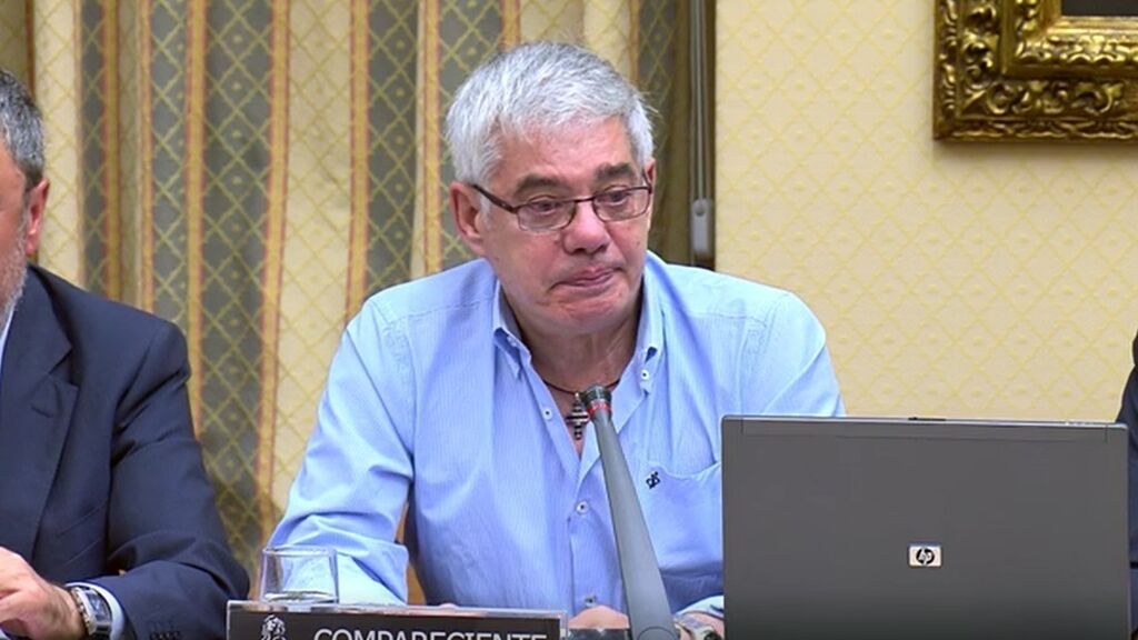El maquinista del tren Alvia, emocionado en su comparecencia en el Congreso