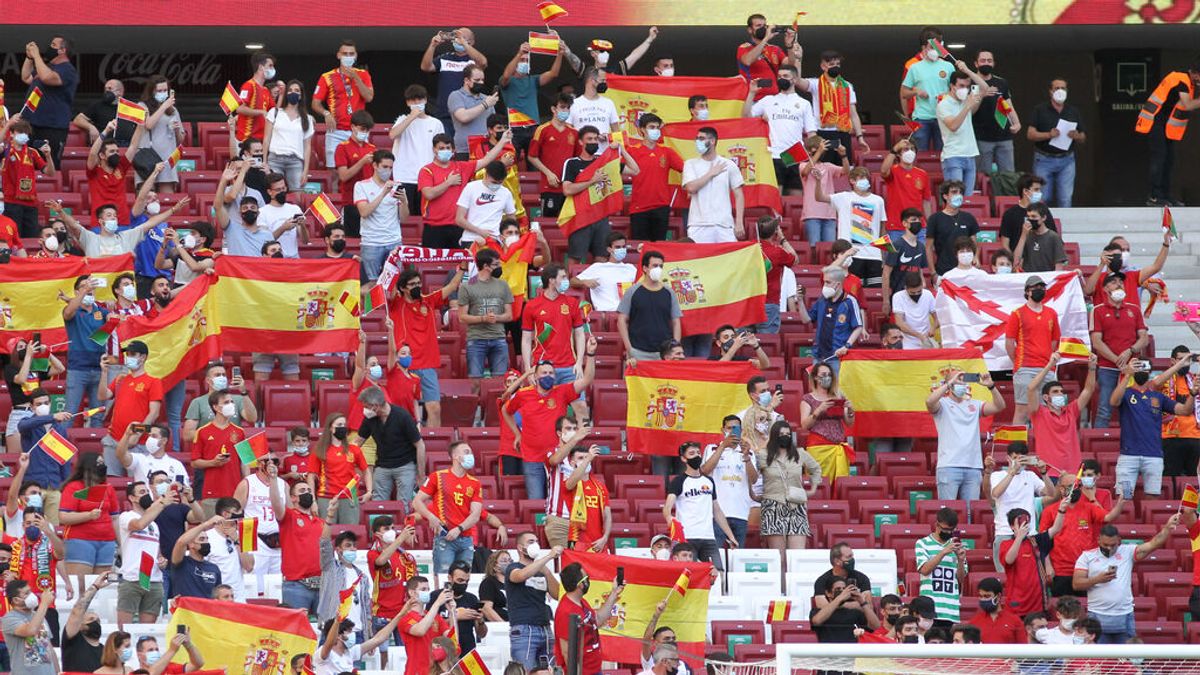 El Wanda ruge con La Roja: 14.000 personas asisten al España-Portugal, con el Felipe VI en el palco El Wanda ruge con La Roja: 14.000 personas asisten al España-Portugal, con el Felipe VI en el palco