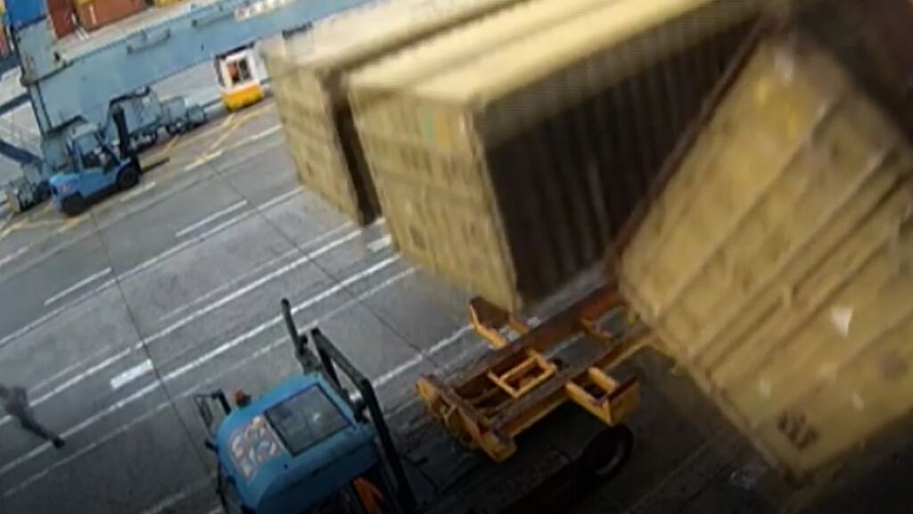 No murió aplastado por un contenedor gigante por segundos