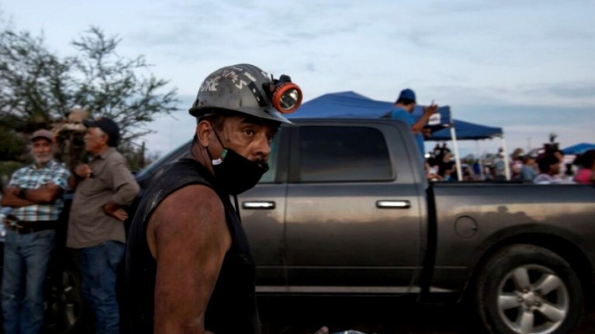 Muere uno de los siete mineros atrapados por el colapso de un mina en el norte de México Muere uno de los siete mineros atrapados por el colapso de un mina en el norte de México