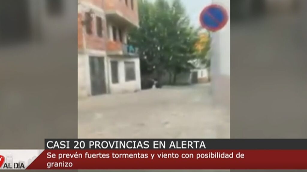 España pendiente del tiempo: casi 20 provincias en alerta por fuertes tormentas y viento, con granizo