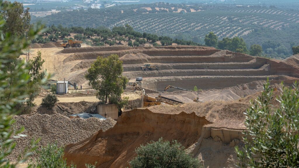 Continúa la búsqueda entre el lodo del hombre sepultado en una cantera de Jaén