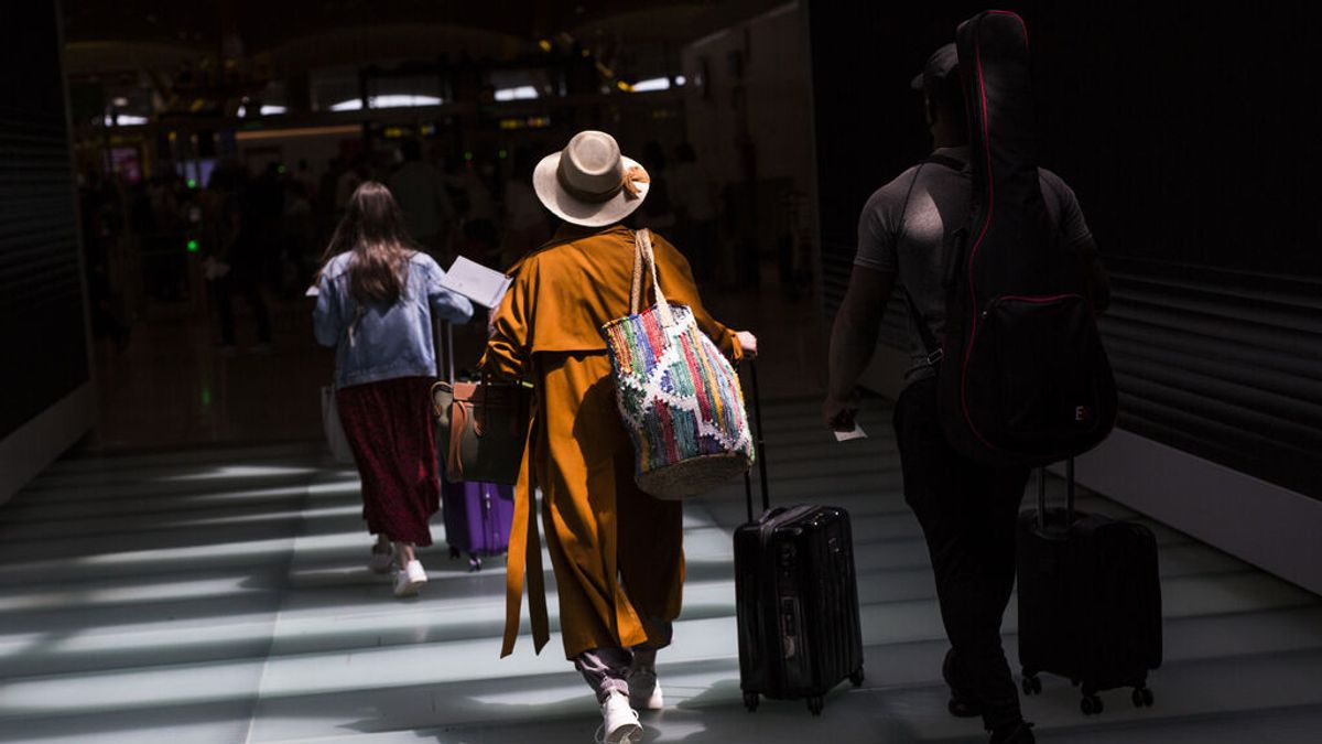 Turismo espera la llegada de entre 14,5 y 15,5 millones de turistas este verano, el doble que el año pasado Turismo espera la llegada de entre 14,5 y 15,5 millones de turistas este verano, el doble que el año pasado