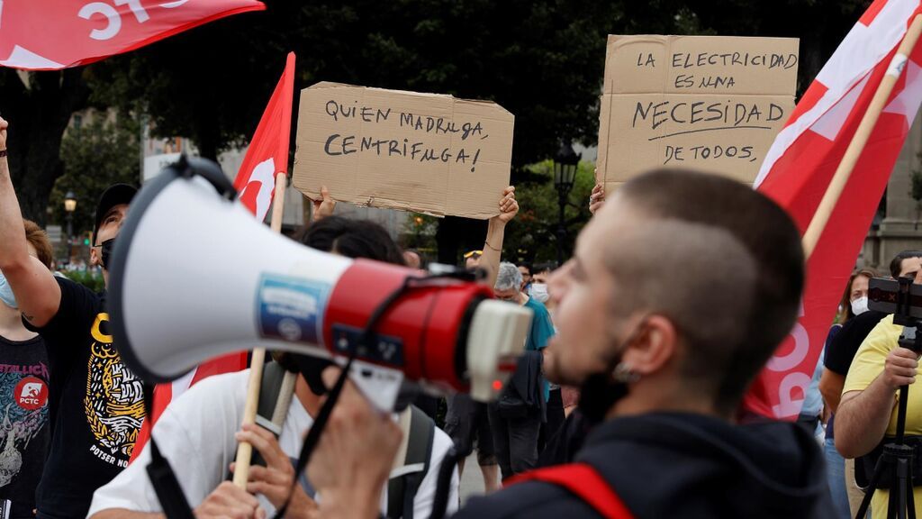 Los lemas de la manifestación contra la subida de la luz