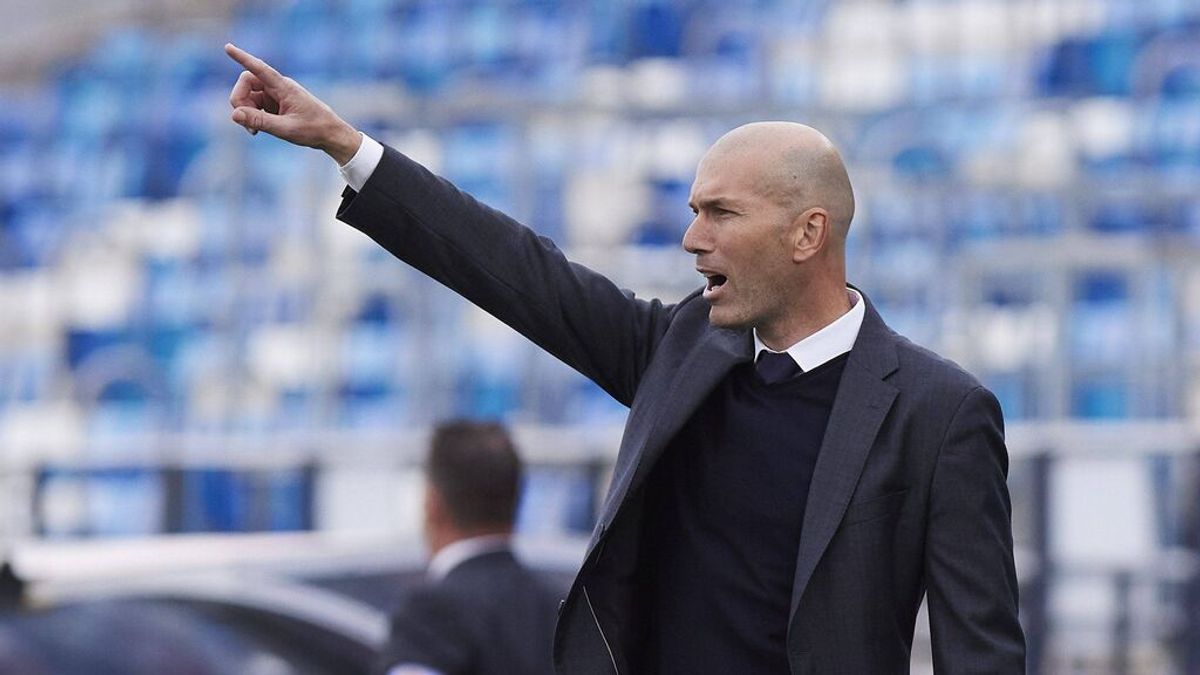 El Real Madrid perdonó a Zidane una cláusula de 10 millones tras su marcha: en el club siguen dolidos por su carta El Real Madrid perdonó a Zidane una cláusula de 10 millones tras su marcha: en el club siguen dolidos por su carta