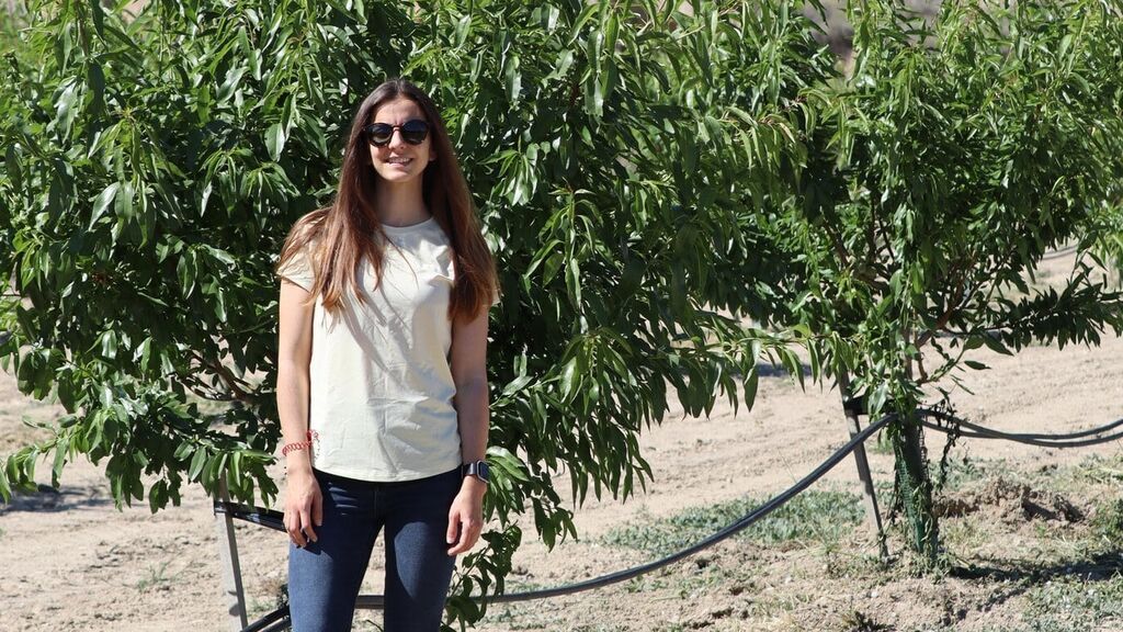 Irene Nonay con sus almendros