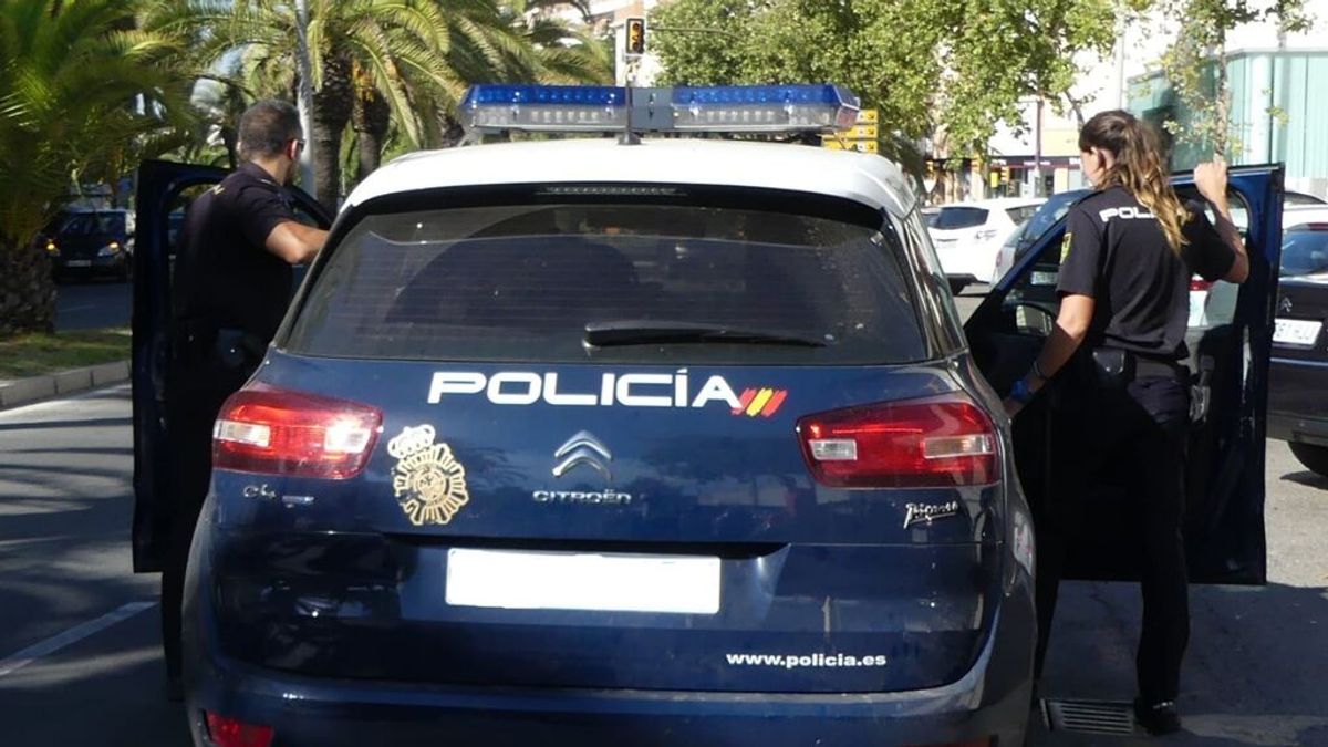 Detenido por robar 100.000 euros a su cuñada y sustituirlos por recortes de periódicos Detenido por robar 100.000 euros a su cuñada y sustituirlos por recortes de periódicos