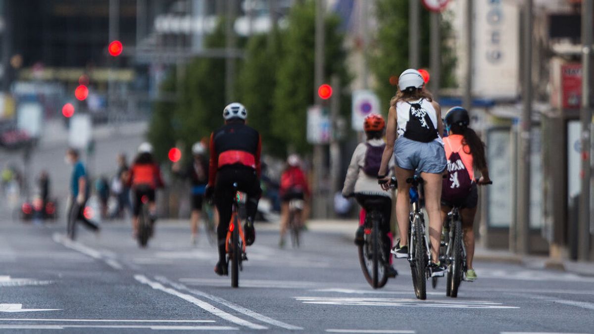 El Gobierno quiere que los colegios enseñen a montar en bicicleta y aparcamientos obligatorios de bicis en las viviendas El Gobierno quiere que los colegios enseñen a montar en bicicleta y aparcamientos obligatorios de bicis en las viviendas