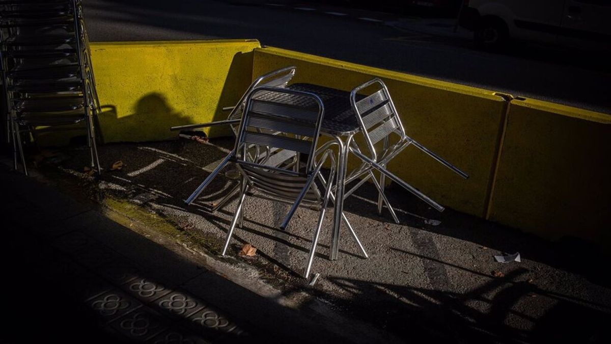 Los "feos" bloques de hormigón que protegen las terrazas desaparecerán de las calles de Barcelona Los "feos" bloques de hormigón que protegen las terrazas desaparecerán de las calles de Barcelona