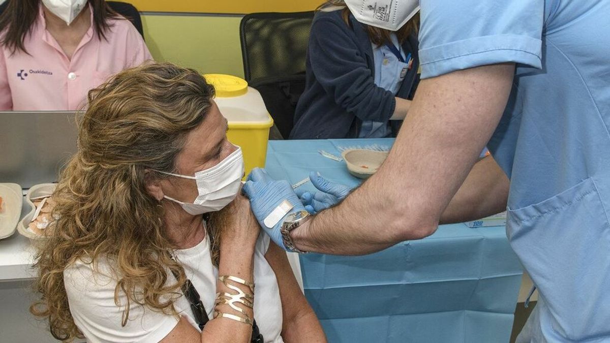 Los vascos que rechacen la vacuna por estar de vacaciones perderán turno y deberán esperar a que “haya disponibilidad” Los vascos que rechacen la vacuna por estar de vacaciones perderán turno y deberán esperar a que “haya disponibilidad”