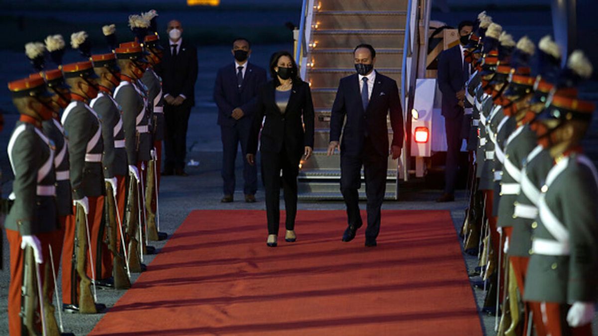 Harris llega a Guatemala para atajar la crisis migratoria Harris llega a Guatemala para atajar la crisis migratoria