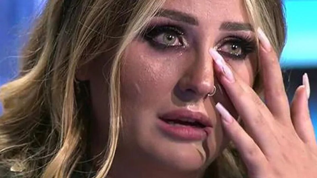 Rocío Flores se emociona en la gala de Supervivientes Rocío Flores se emociona en la gala de Supervivientes