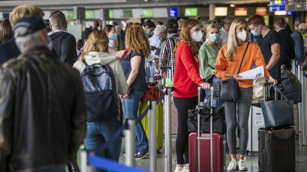 TURISTAS AEROPUERTO