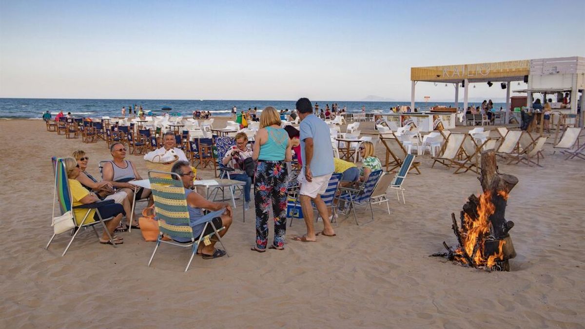 Valencia cerrará 20 kilómetros de playa la noche de San Juan para evitar los botellones Valencia cerrará 20 kilómetros de playa la noche de San Juan para evitar los botellones