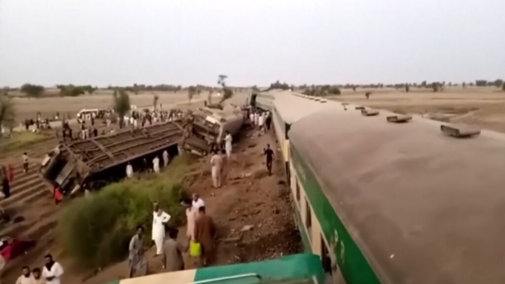 Accidente de tren en Pakistán con decenas de muertos