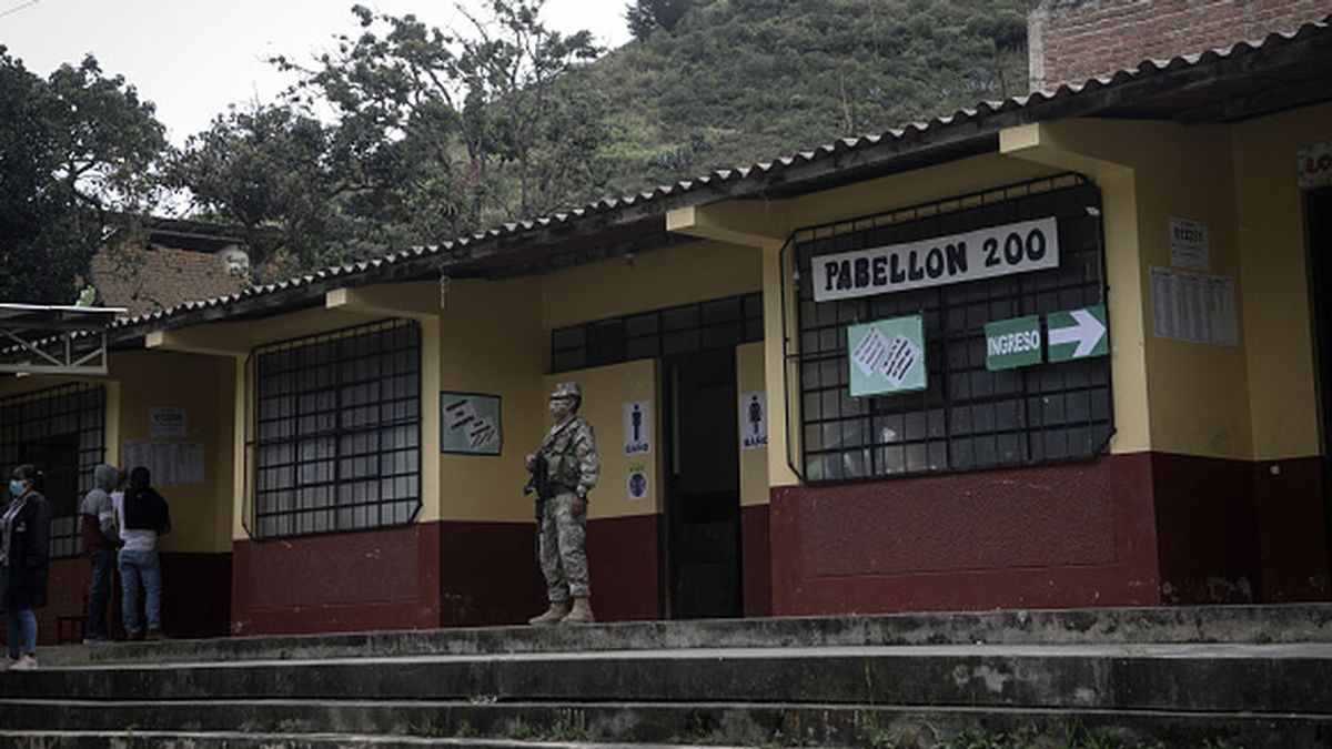 El recuento rápido de las elecciones en Perú indica un empate técnico que lidera Castillo El recuento rápido de las elecciones en Perú indica un empate técnico que lidera Castillo