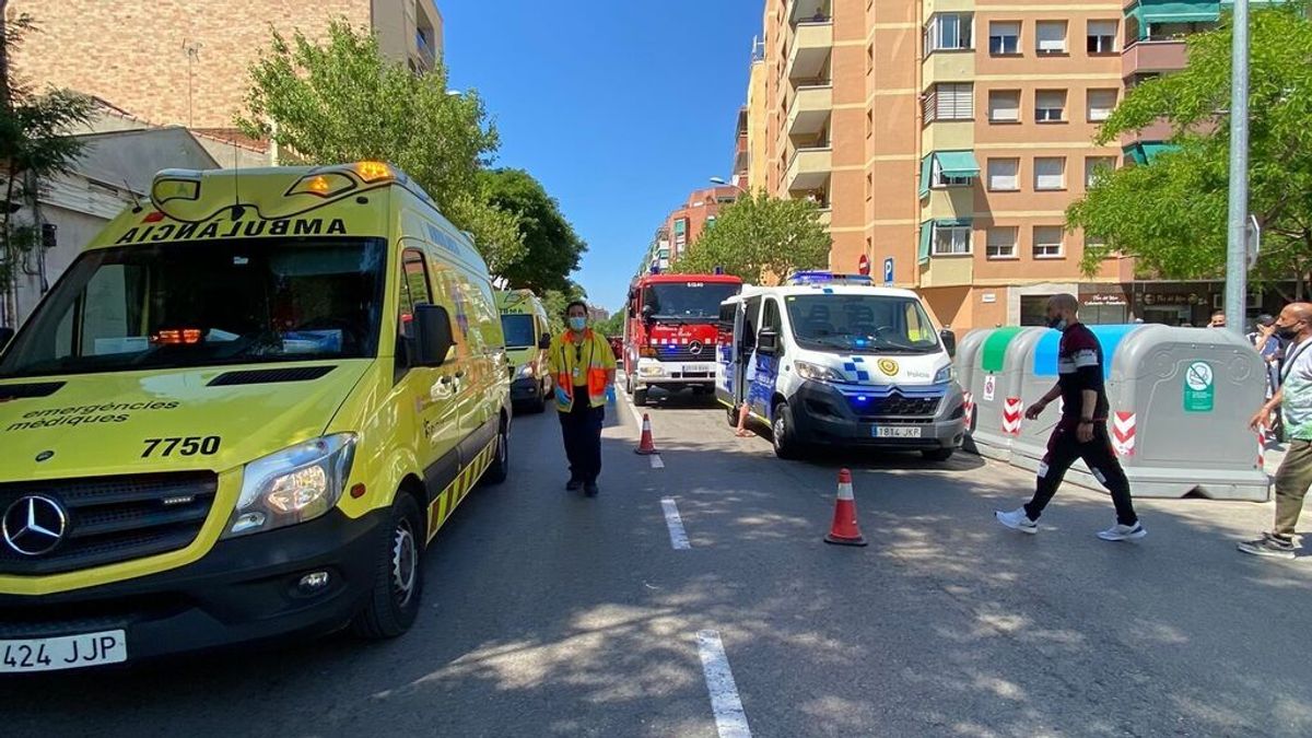 Un vehículo atropella a cinco peatones en Barcelona Un vehículo atropella a cinco peatones en Barcelona