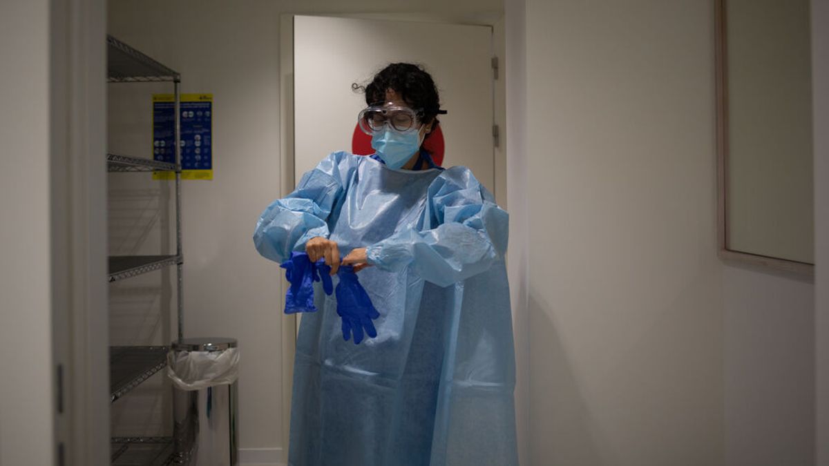 España reporta 73 muertos por covid y baja de los 4.000 hospitalizados España reporta 73 muertos por covid y baja de los 4.000 hospitalizados