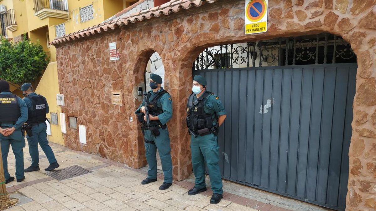 Intervienen 15 millones de euros en efectivo que guardaban en bolsas deportivas en Algeciras Intervienen 15 millones de euros en efectivo que guardaban en bolsas deportivas en Algeciras
