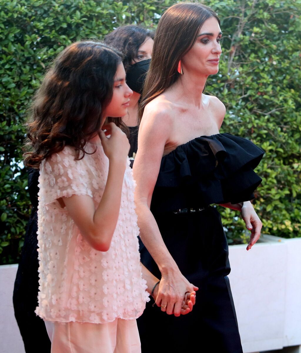 Paz Vega trató de que su hija estuviese cómoda ante los medios