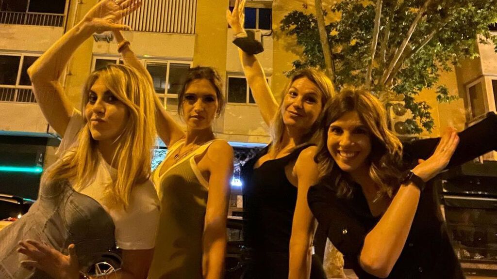 Sara Carbonero se reencuentra con sus excompañeras en una salida de chicas: "Con vosotras siempre locura"