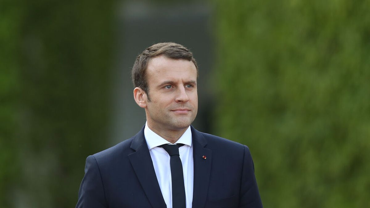 Macron, abofeteado cuando se disponía a saludar al público