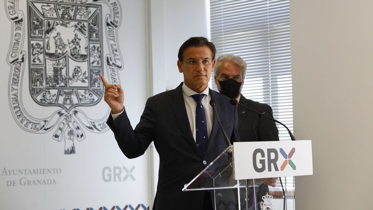 Luis Salvador, alcalde de Granada: “Digo al PP que esperaremos a que recapaciten y vuelvan a sus responsabilidad que han abandonado” Luis Salvador, alcalde de Granada: “Digo al PP que esperaremos a que recapaciten y vuelvan a sus responsabilidad que han abandonado”