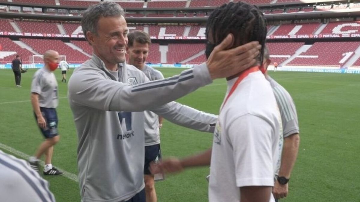 El Gobierno toma la decisión de que el Ejército vacune a la selección de futbol antes de la Eurocopa El Gobierno toma la decisión de que el Ejército vacune a la selección de futbol antes de la Eurocopa