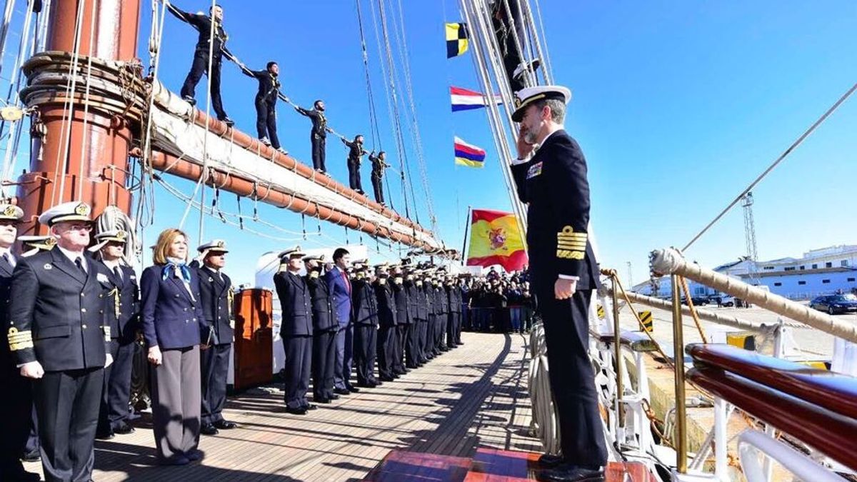 El rey estará a bordo del Juan Sebastián de Elcano en su llegada a Cádiz tras dar la vuelta al mundo El rey estará a bordo del Juan Sebastián de Elcano en su llegada a Cádiz tras dar la vuelta al mundo