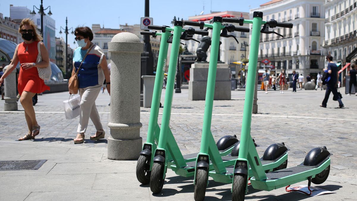 Patinetes en la Puerta del Sol, en Madrid Patinetes en la Puerta del Sol, en Madrid