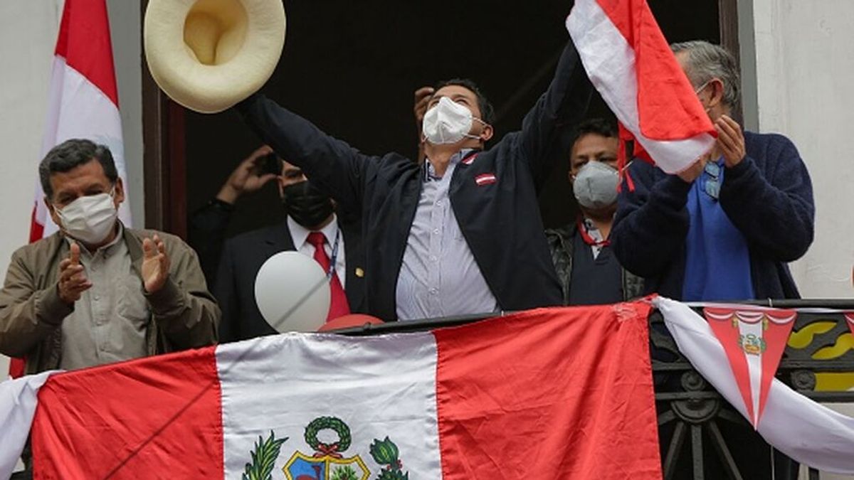 Castillo virtual ganador en Peru mientras que el ente electoral pide no hablar de "fraude" Castillo virtual ganador en Peru mientras que el ente electoral pide no hablar de "fraude"