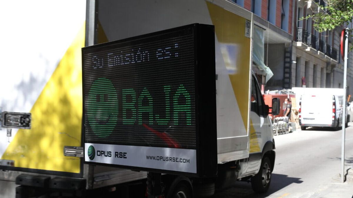 El radar de emisiones que "vigila" a los vehículos contaminantes en Madrid El radar de emisiones que "vigila" a los vehículos contaminantes en Madrid