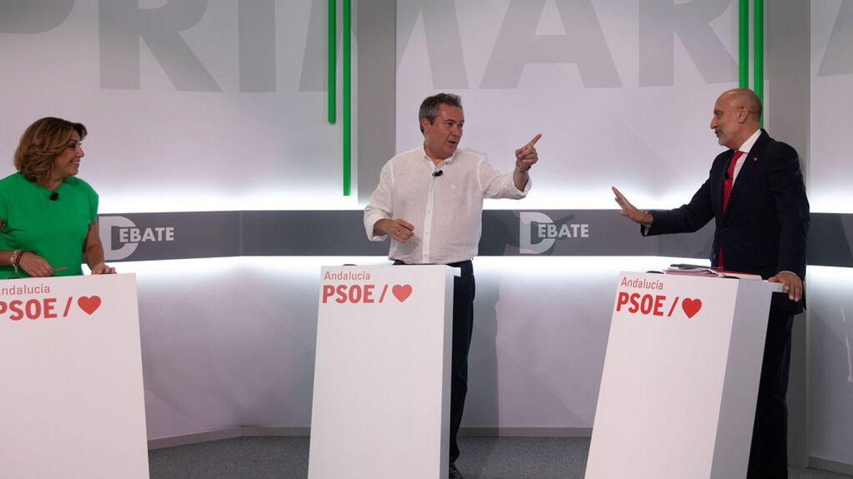 El debate divide al PSOE andaluz entre la "libertad" frente a Ferraz de Susana Díaz o la "unidad" de Espadas El debate divide al PSOE andaluz entre la "libertad" frente a Ferraz de Susana Díaz o la "unidad" de Espadas