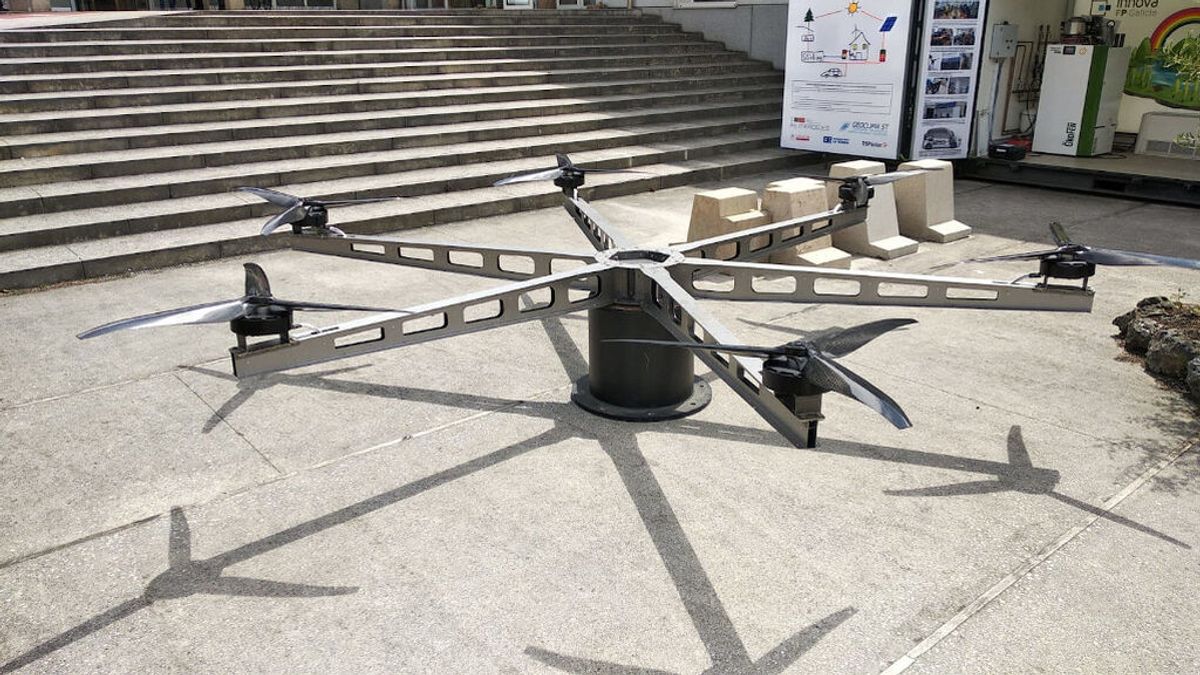Alumnos de un ciclo de FP de Lugo fabrican el dron más grande de España: “Podría funcionar como un aerotaxi” Alumnos de un ciclo de FP de Lugo fabrican el dron más grande de España: “Podría funcionar como un aerotaxi”