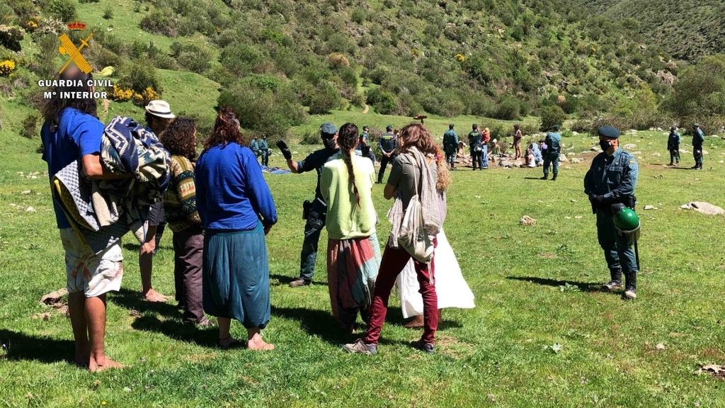 Así vive la Familia Arcoíris, la comunidad hippie de La Rioja
