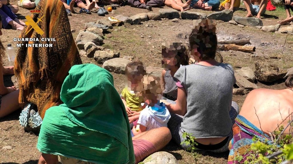 Así vive la Familia Arcoiris, la comunidad hippie de La Rioja