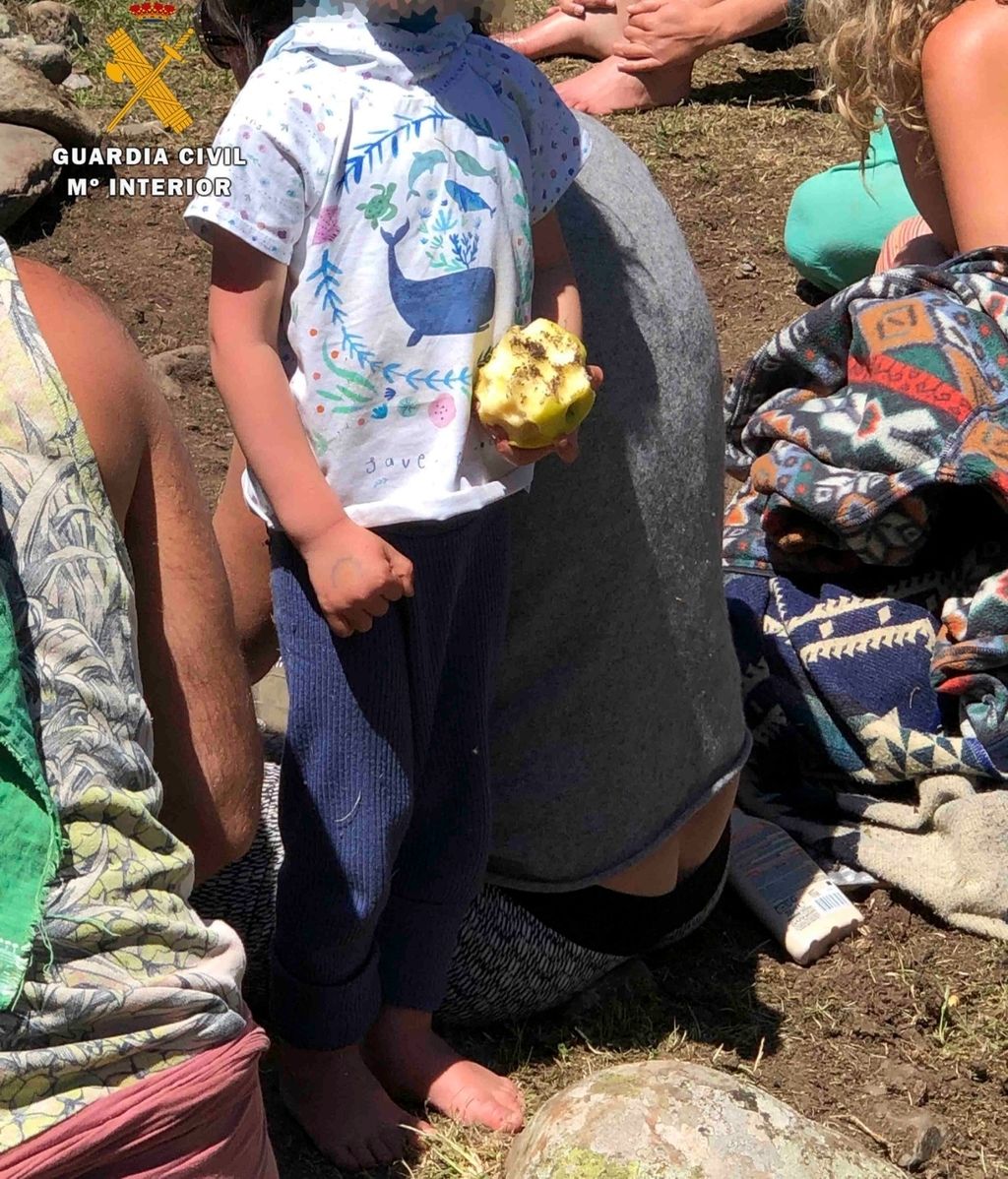 Así vive la Familia Arcoiris, la comunidad hippie de La Rioja
