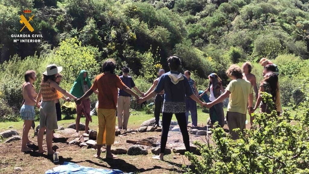 Así vive la Familia Arcoiris, la comunidad hippie de La Rioja