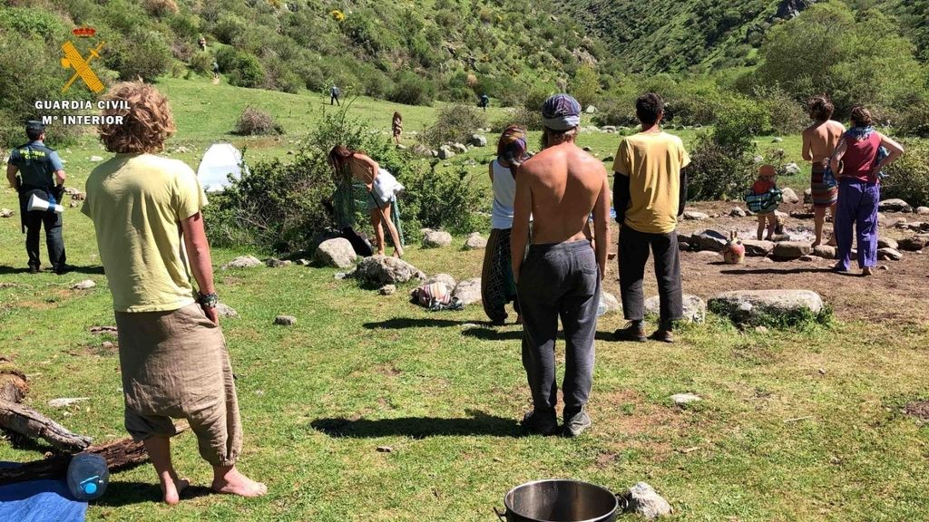 Así vive la Familia Arcoiris, la comunidad hippie de La Rioja