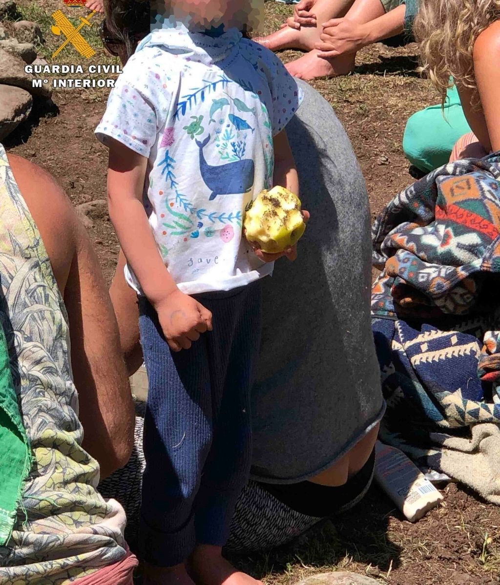 Así vive la Familia Arcoiris, la comunidad hippie de La Rioja