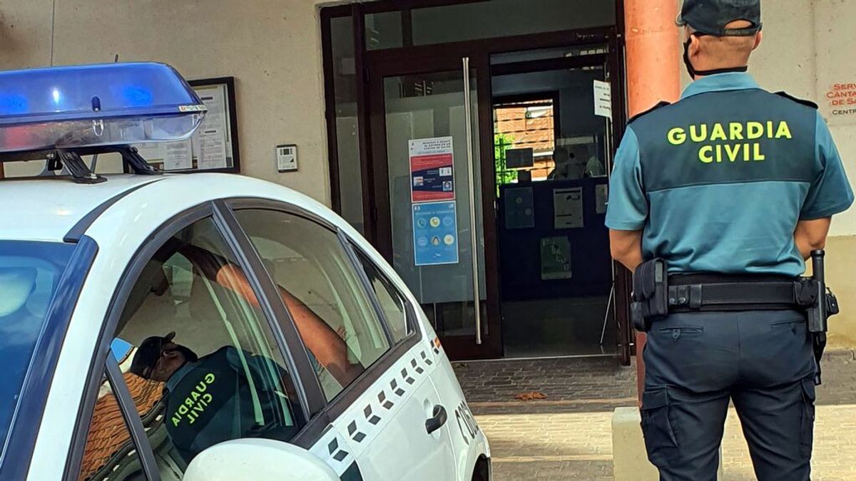 Detenidos cuatro guardias civiles en Madrid por extorsionar a narcotraficantes Detenidos cuatro guardias civiles en Madrid por extorsionar a narcotraficantes
