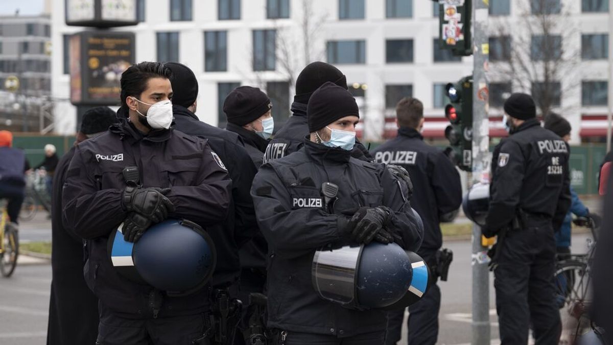 Disuelta una unidad policial en Alemania tras hallar vínculos entre agentes y grupos de extrema derecha Disuelta una unidad policial en Alemania tras hallar vínculos entre agentes y grupos de extrema derecha
