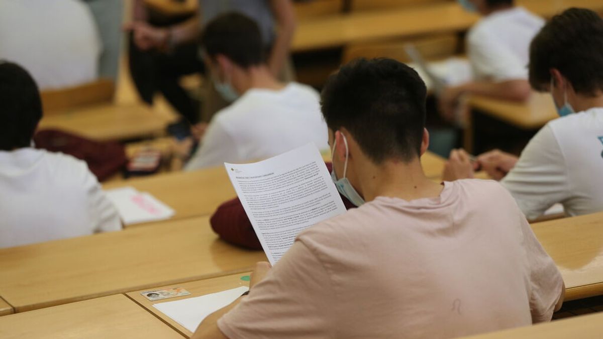 Los profesores, sobre el examen de Matemáticas de la Selectividad en Madrid: "No era tan difícil" Los profesores, sobre el examen de Matemáticas de la Selectividad en Madrid: "No era tan difícil"
