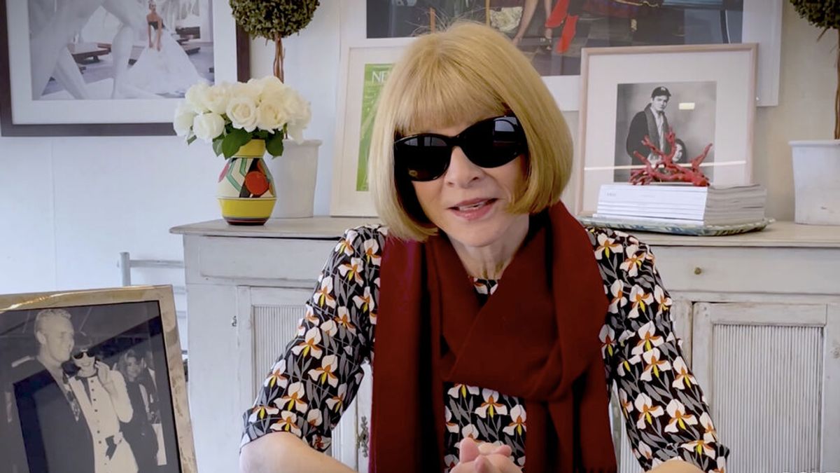 Las protestas contra Anna Wintour: "¡Los jefes visten Prada, los trabajadores no reciben nada!" Las protestas contra Anna Wintour: "¡Los jefes visten Prada, los trabajadores no reciben nada!"