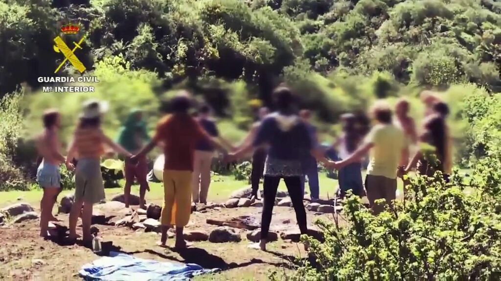 Así es la 'familia Arcoíris', la comuna hippie asentada en un pueblo de La Rioja