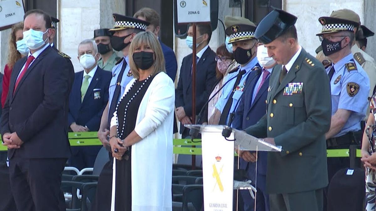 El director de los Mossos, único representante de la Generalitat en la toma de posesión del jefe de la Guardia Civil en Barcelona El director de los Mossos, único representante de la Generalitat en la toma de posesión del jefe de la Guardia Civil en Barcelona